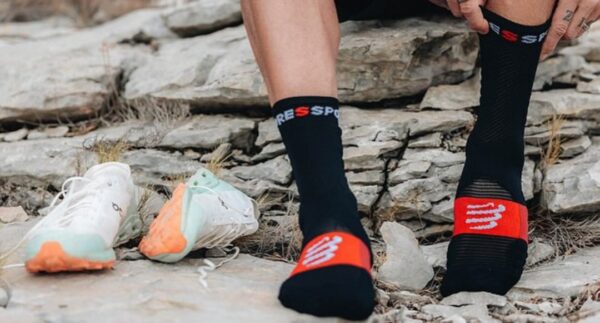 Ultra Trail Socks V2.0 - Meia de Compressão para trilha (Cano Médio)